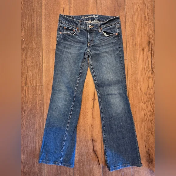 American Eagle Favorite Boyfriend Women's Blue Jeans - Picture 1 of 6